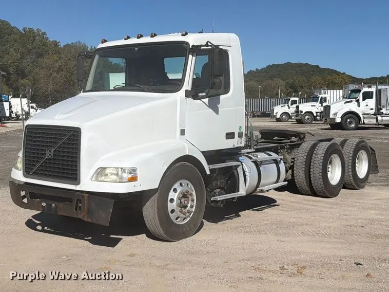 2015 Volvo VN semi truck
