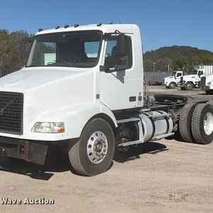 2015 Volvo VN semi truck