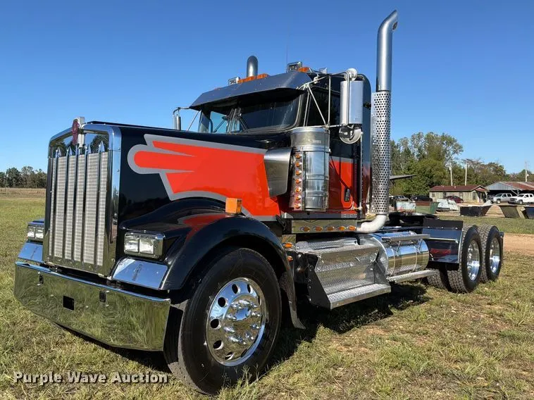 2022 Kenworth W900 semi truck