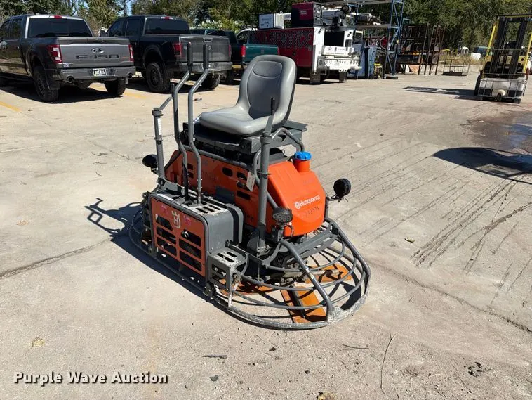 Husqvarna CRT 36 power trowel