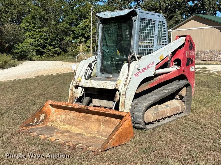2011 Takeuchi TL250 tracked skid steer loader
