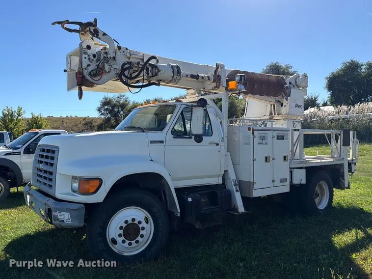 1997 Ford F800 digger derrick truck