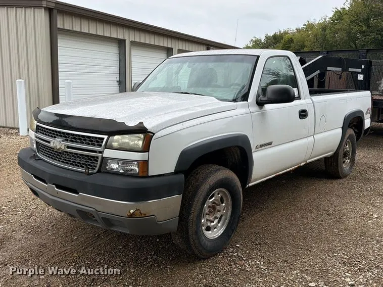 2005 Chevrolet Silverado pickup truck