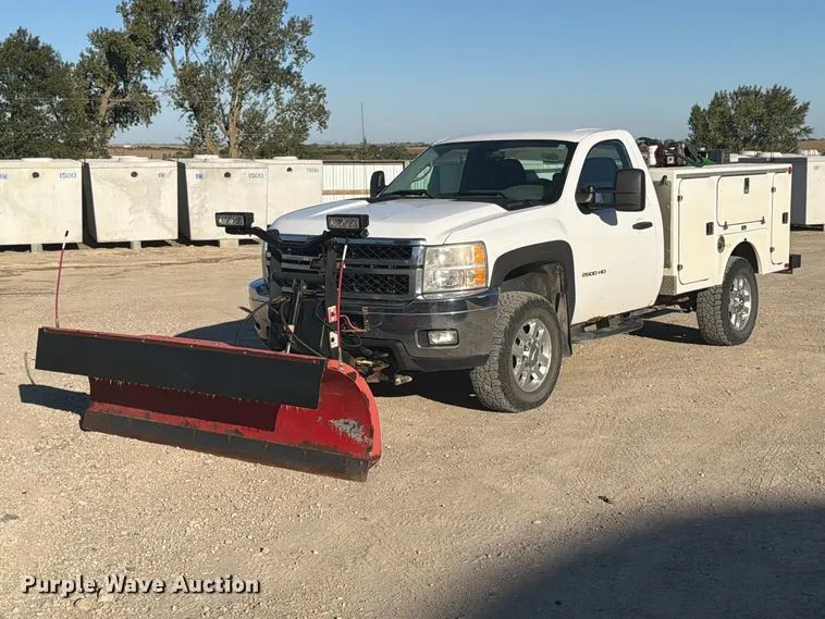 2011 Chevrolet Silverado 2500HD utility bed pickup truck