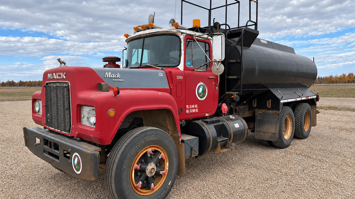 1989 Mack 600 T/A Water Truck