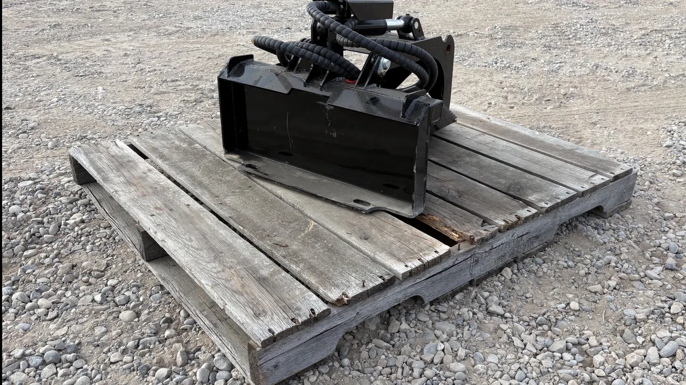 Unused 2026 GIYI Mini Skid Steer Stump Grab Bucket