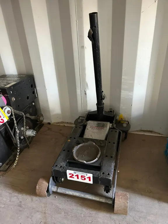 Powerbuilt Triple Lift 4000 Lbs Floor Jack