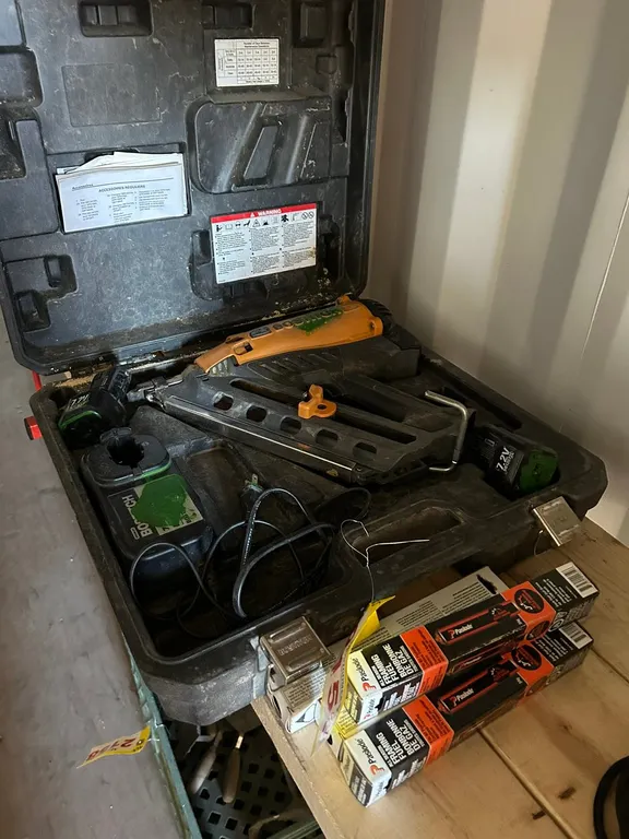 Bostitch GF33PT Gas Framing Nailer Kit