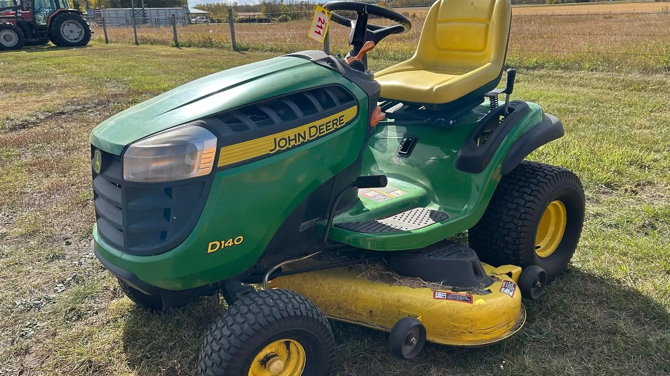 John Deere D140 Riding Lawn Mower