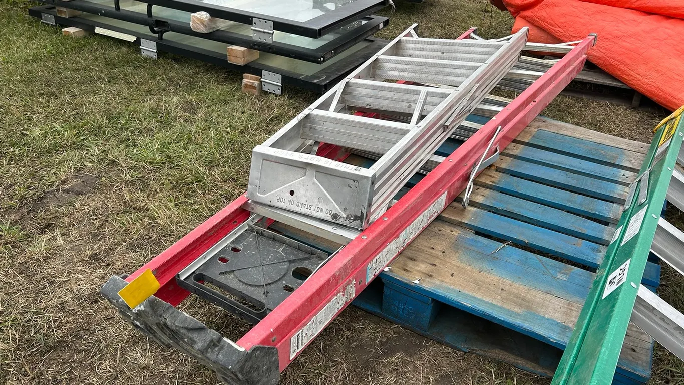Benchmark Fiberglass Step Ladder 8ft