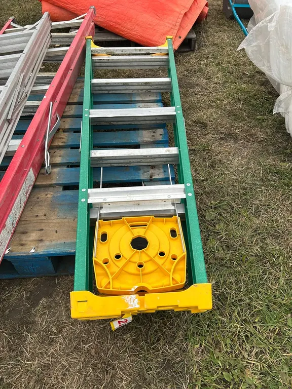 Featherlite Fiberglass Step Ladder 8ft