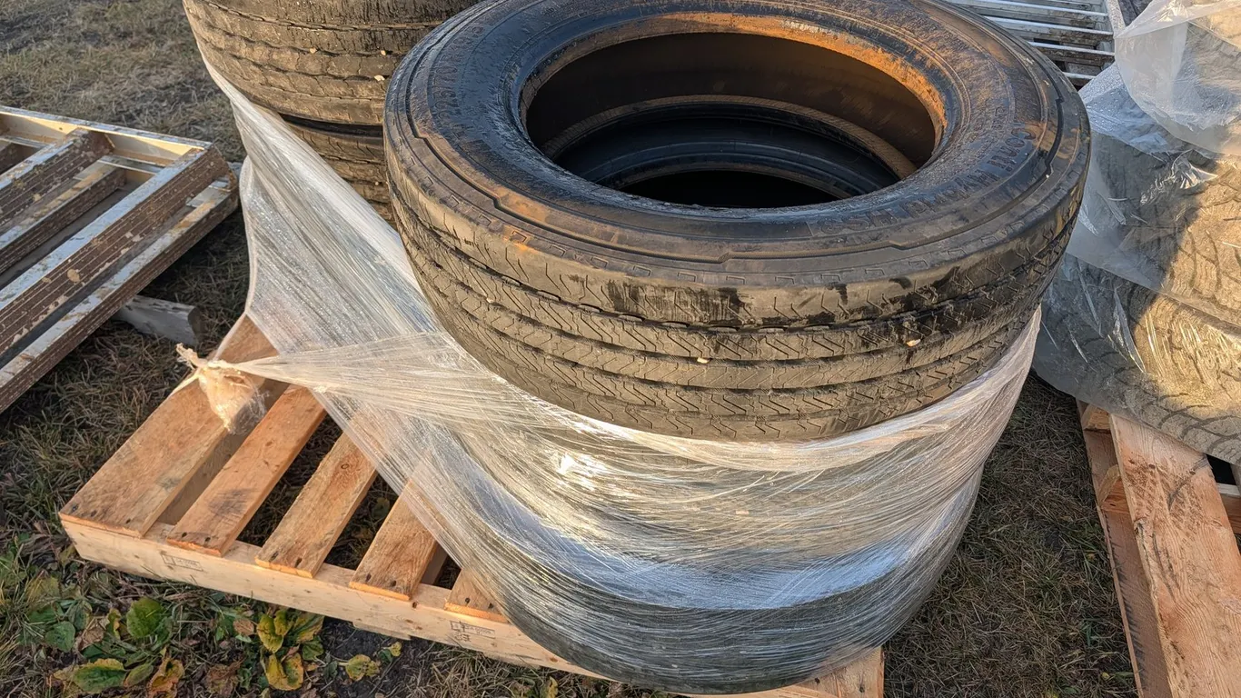 Continental Conti Hybrid HT3 Tires 225/70 R19.5