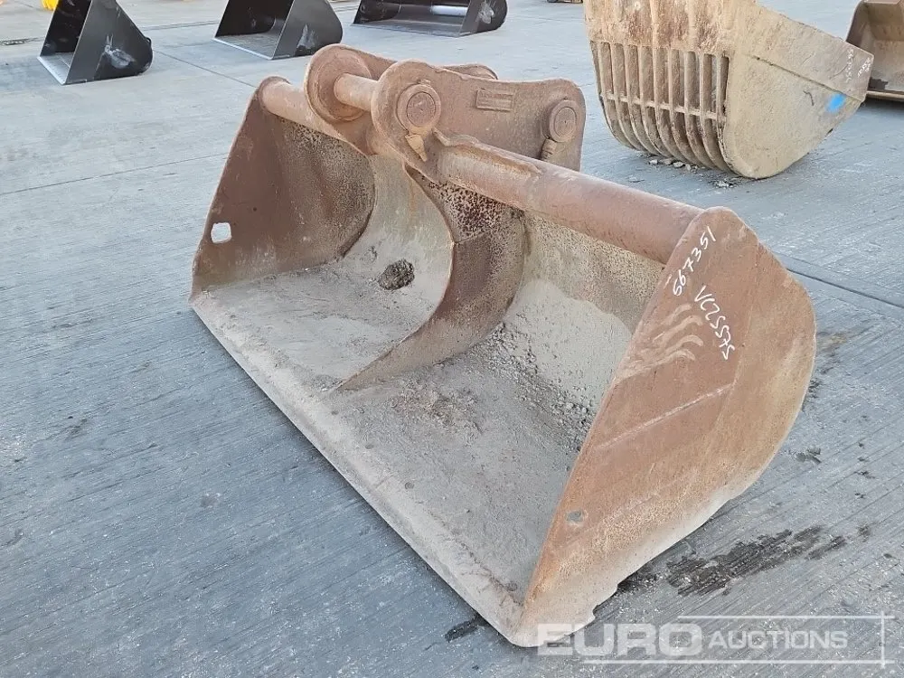 84" Ditching Bucket 80mm Pin to suit 20 Ton Excavator