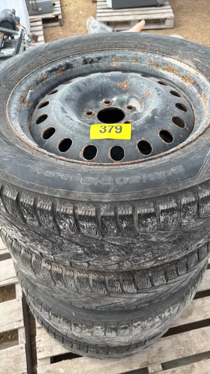 4-hakkapel 11TTA tires size 245/60/18