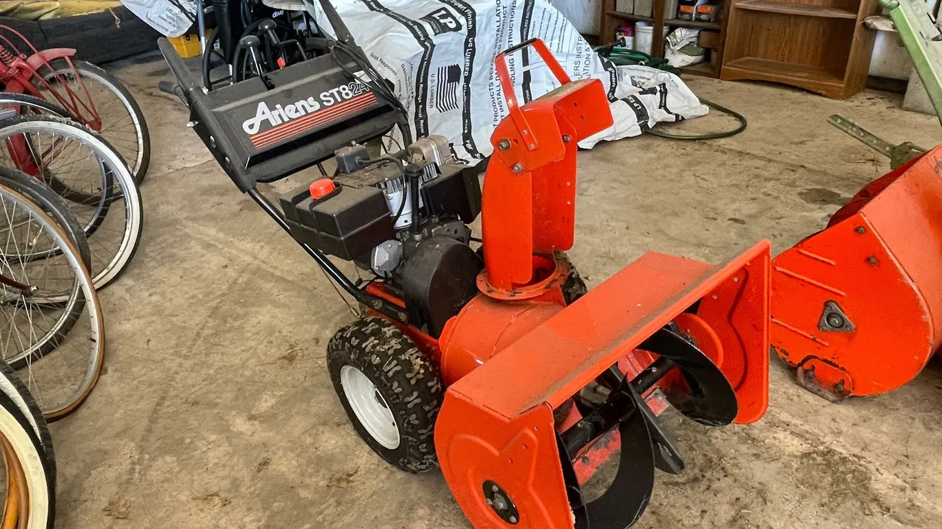 Ariens ST824 Snowblower