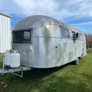 Airstream Land Yacht (Has WI Title)