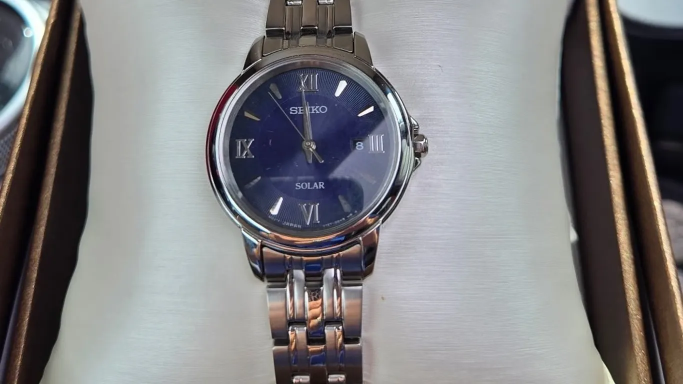 Ladies Seiko Solar Dress Watch – White Finish, Blue Dial & Date