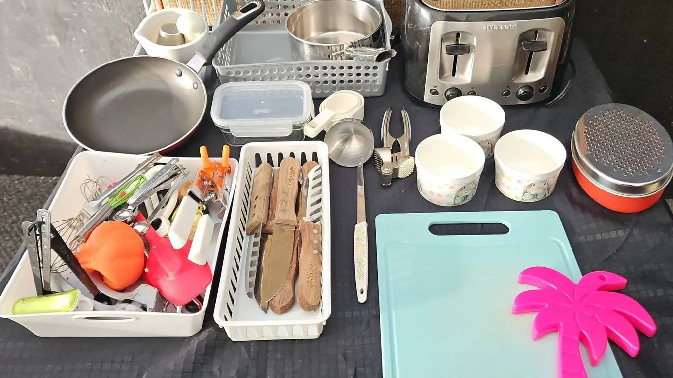 Black+Decker Toaster, Knives, Cutlery, and Various Kitchen Tools
