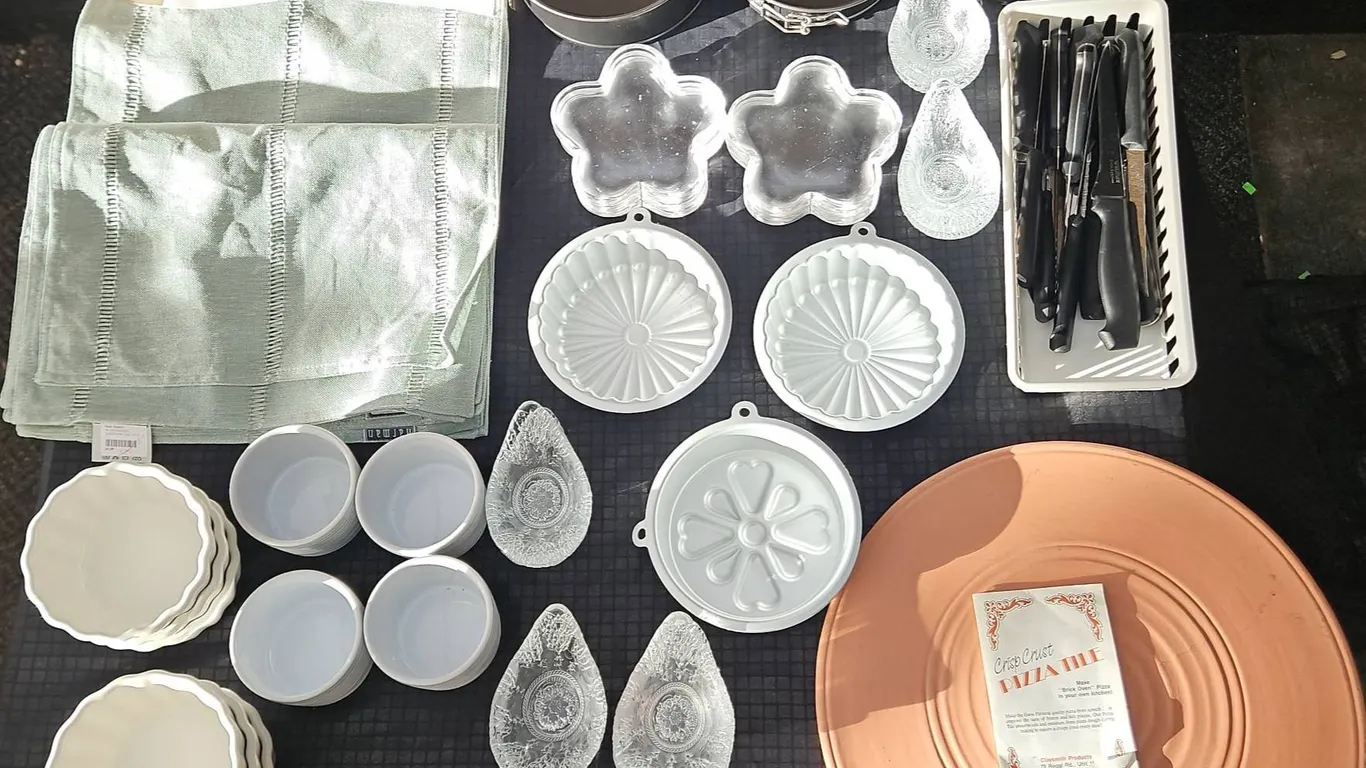Bakeware, Glass Bowls, Flatware, Knife Set, Harman Table Runner