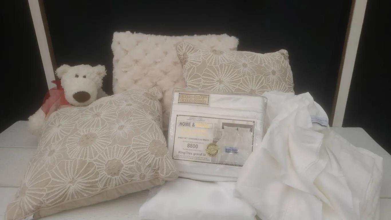 Home & Hotel King Sheet Set, Artistic Accents Pillows, MilliHome Pillow, Gund Bear