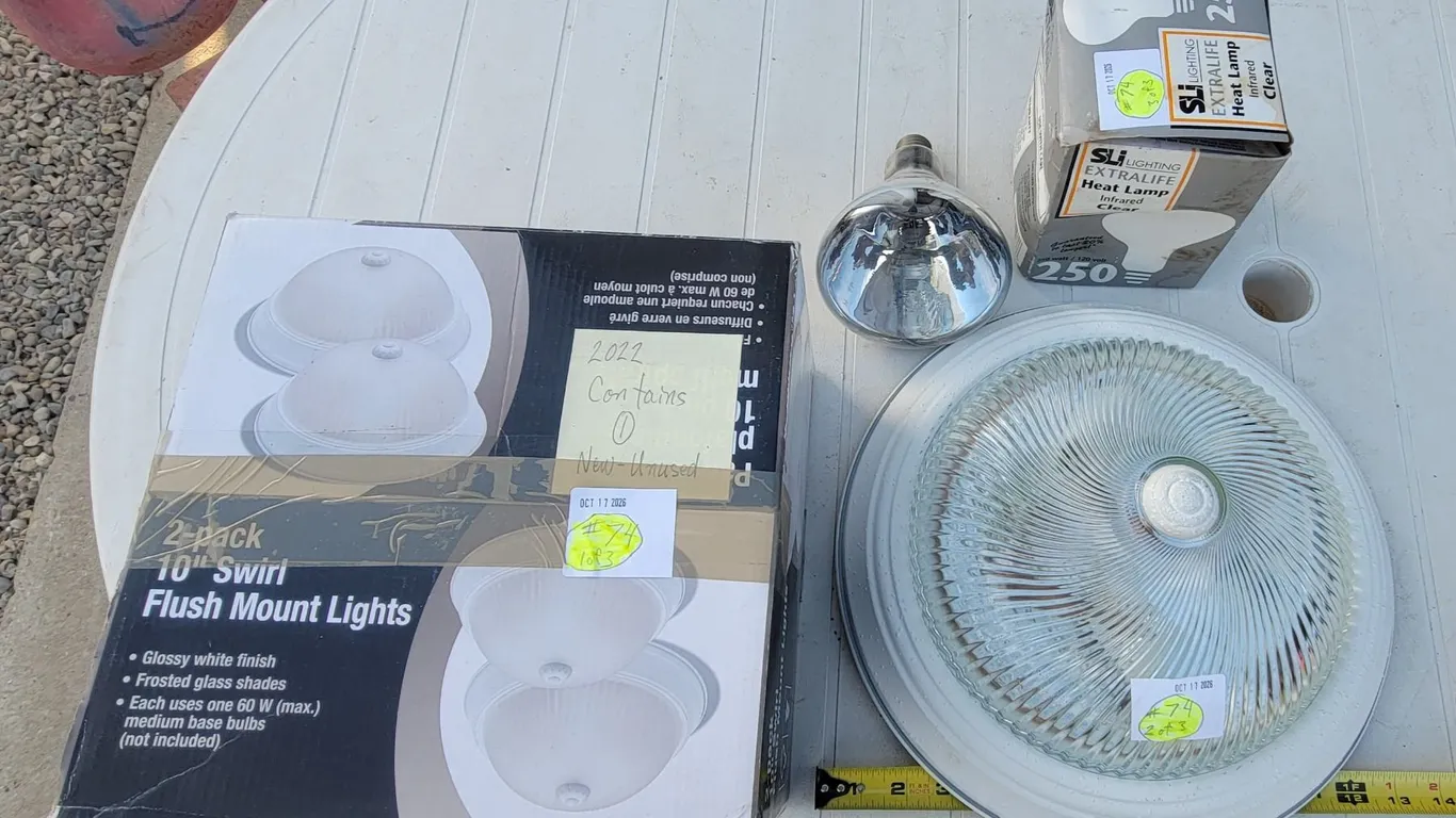 (2) Ceiling Fixtures (1x 13-1/2" + 1x 10") and 250W Heat Lamp