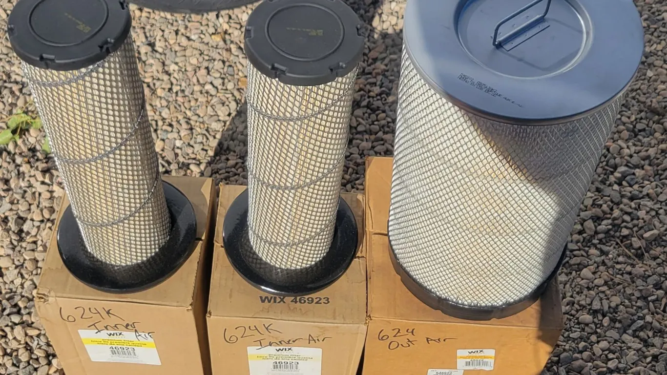 (3) Filters - Wix 46923 (x2) & Wix 46922