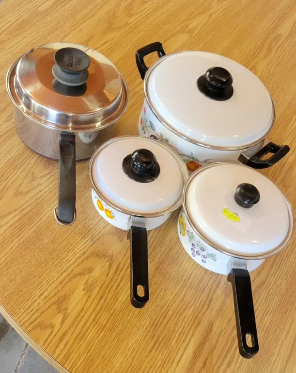 Cookware – (4) Pots