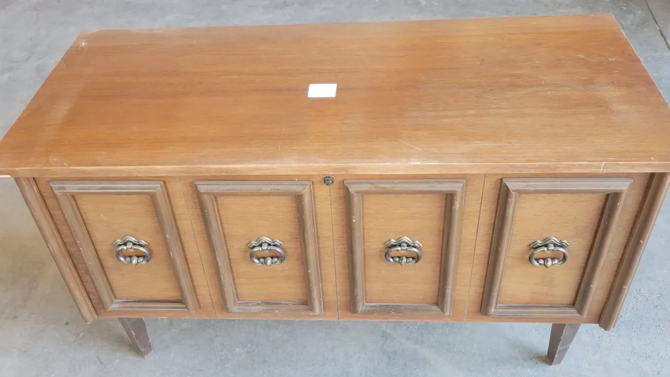 Huppe Cabinet from Victoriaville, Quebec