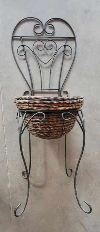 Decorative Wrought Iron Chair-Style Plant Stand