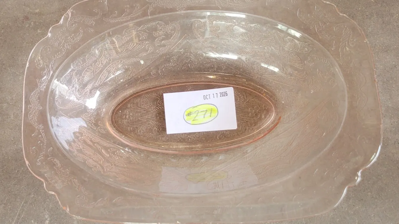 Depression Glass – Serving Bowl (chips)