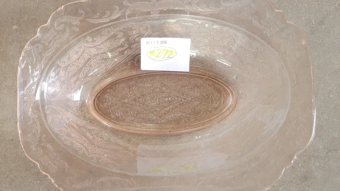 Depression Glass – Serving Bowl (chips)
