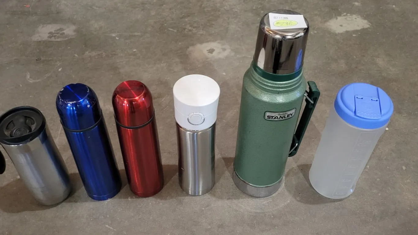 Thermoses etc. x 6