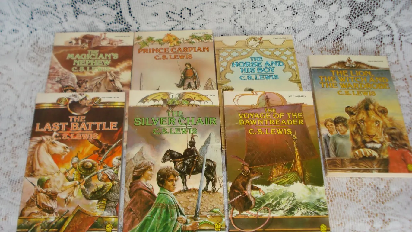 Vintage Boxed Set Chronicals Of Narnia