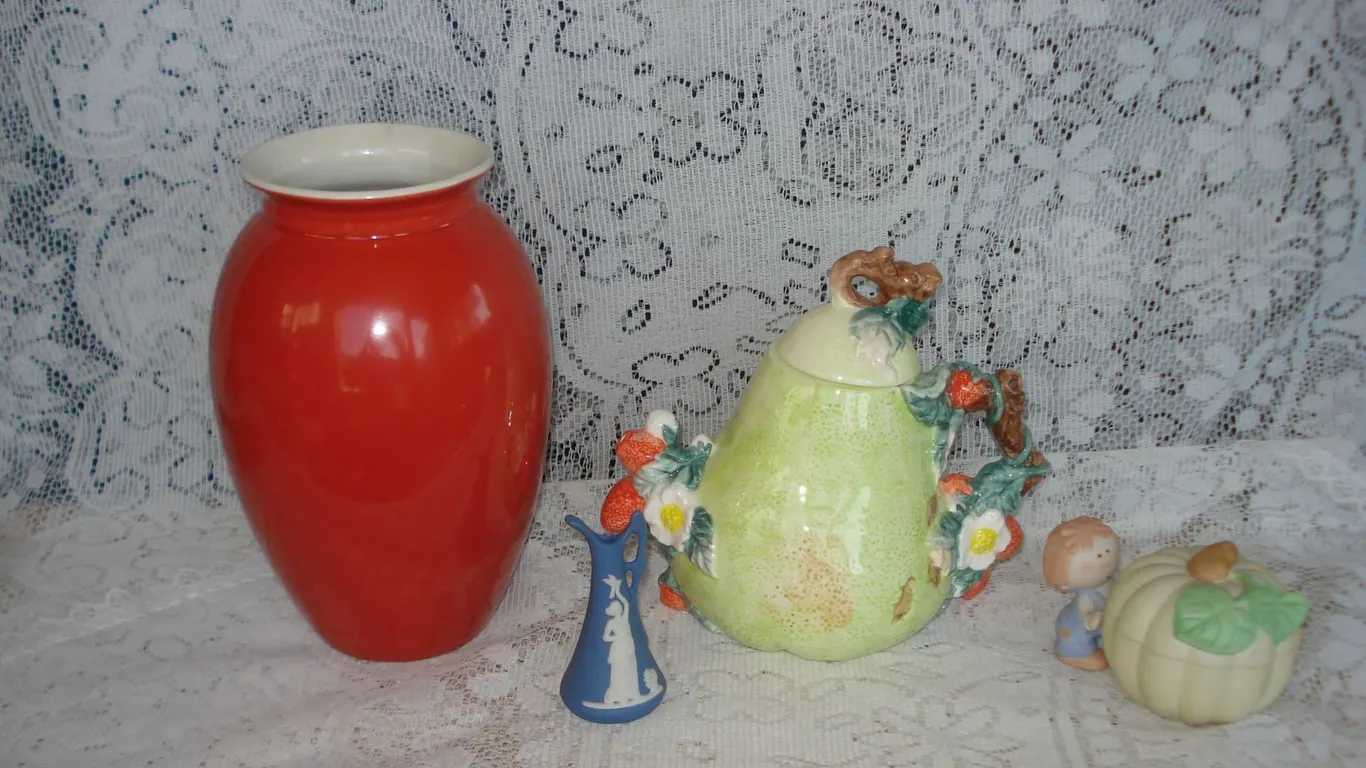 Assorted Ceramic Ware