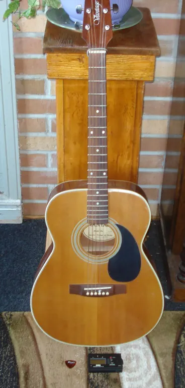 Vintage Acoustic Guitar With Pic And Toner