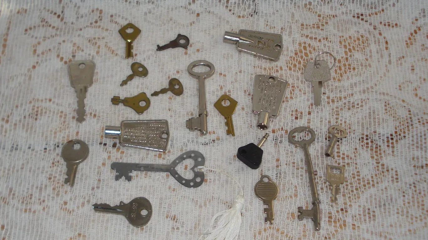 Lot Of Vintage And Antique Keys