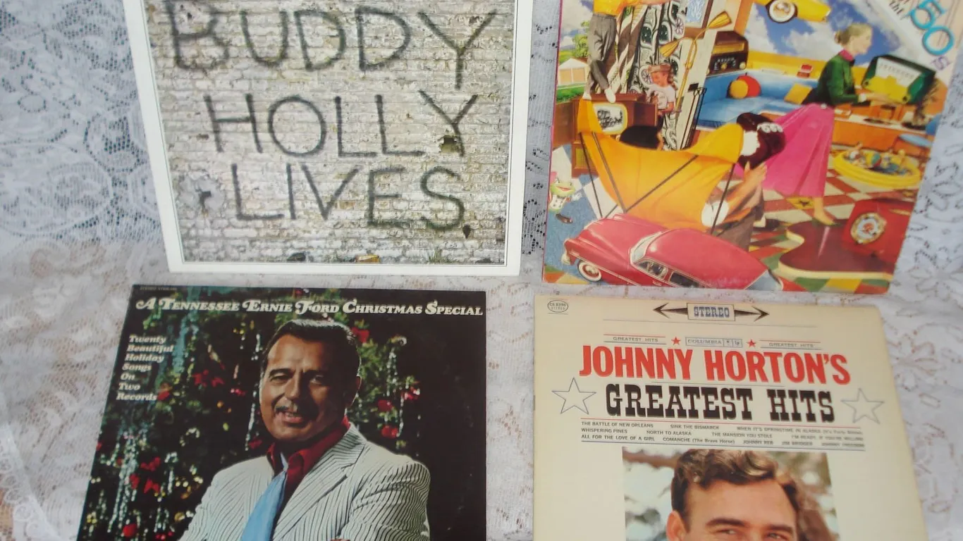4 Record Albums Buddy Holly Lives Etc Records Appear In Excellent Condition