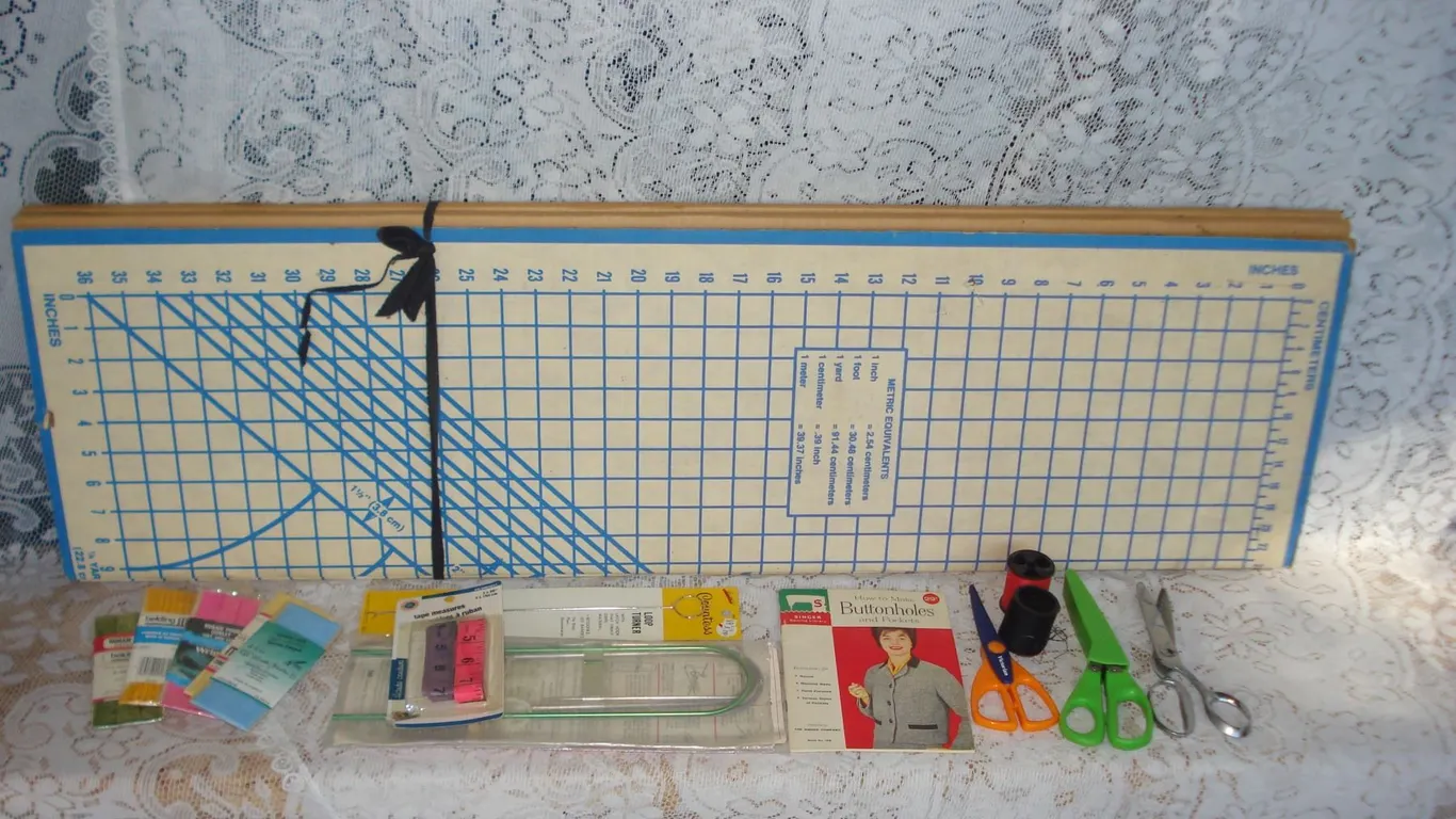 Lot Of Assorted Sewing/Craft Supplies