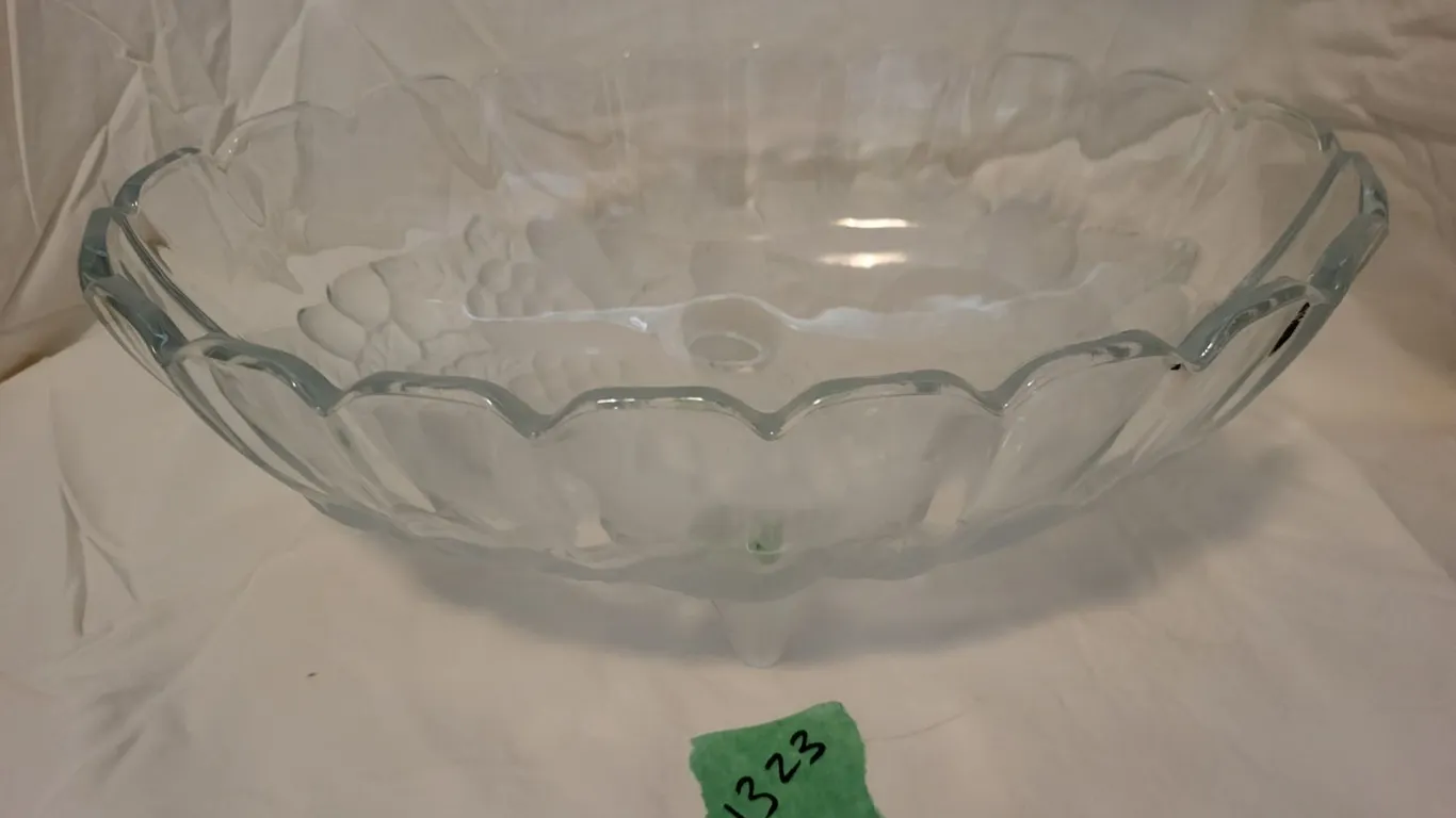 glass/crystal, partially frosted, 4-legged fruit bowl