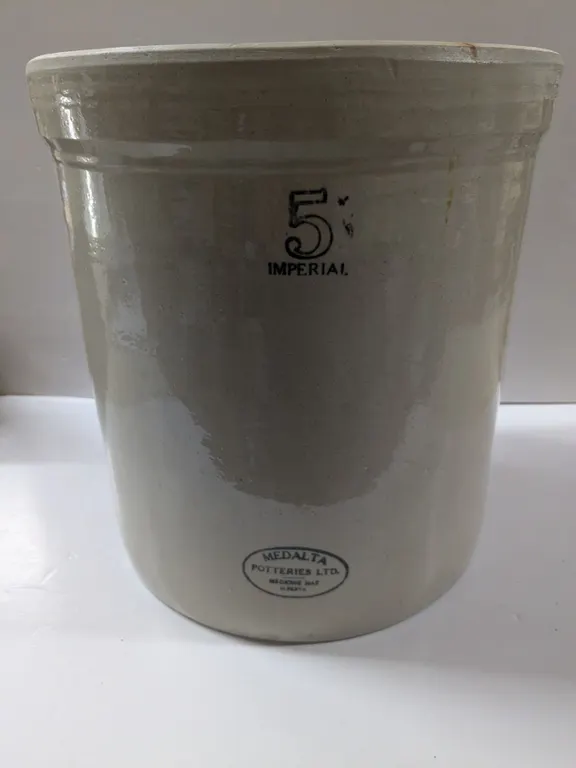 5-Gal Medalta Crock (very minor crack)