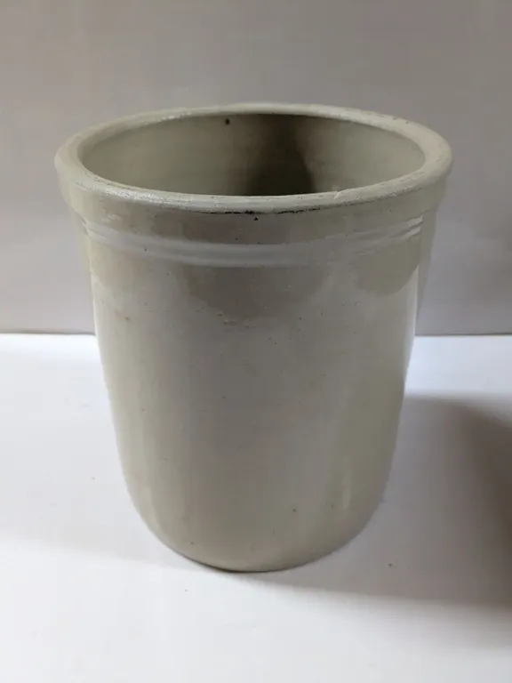 Vintage Crock (1-Gal?) – No Makers Mark, No Chips or Cracks
