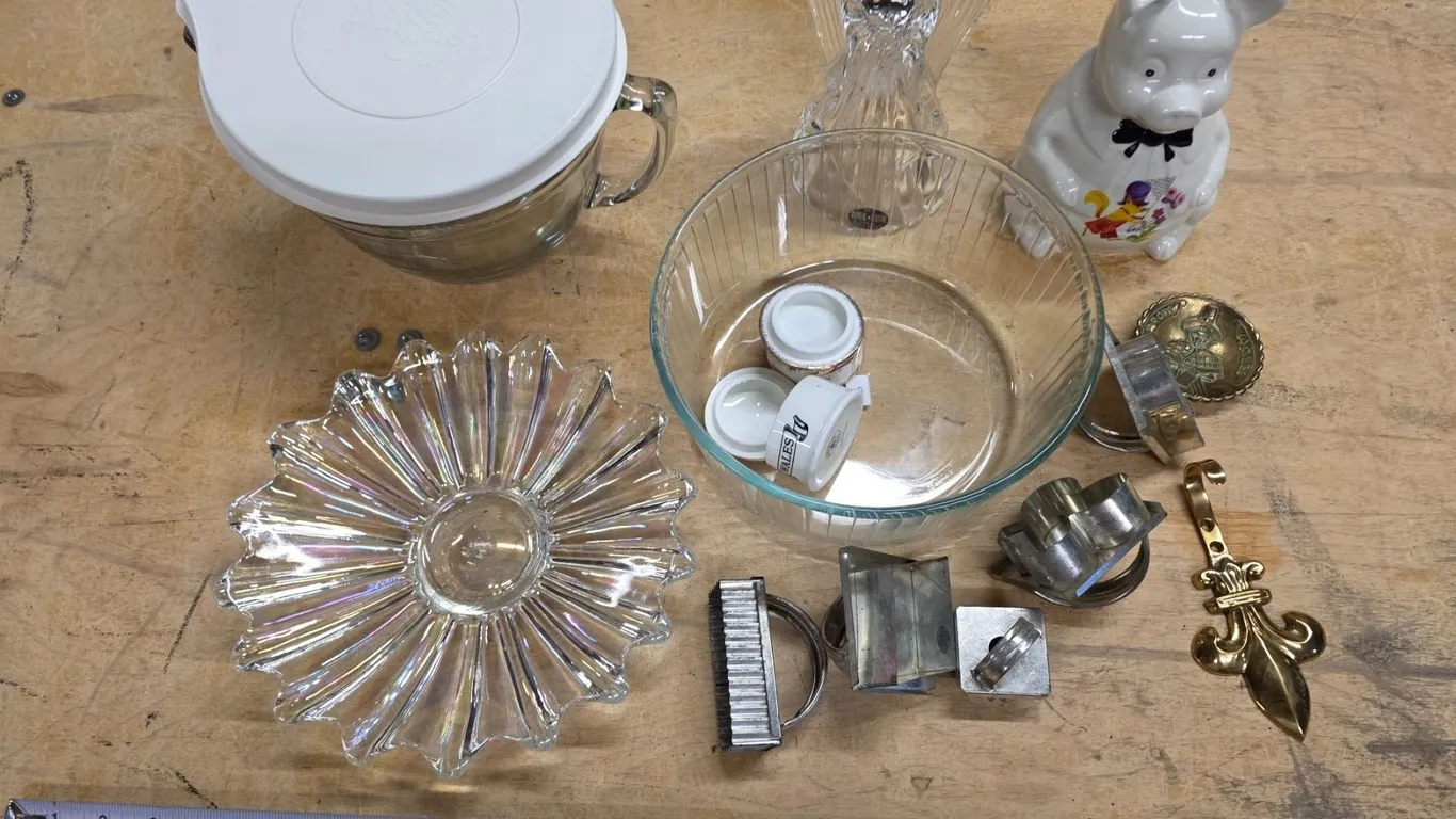 Lot of misc items- cyrstal tree topper