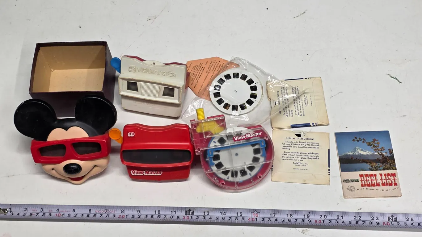 (4) View Masters w/ (16) Reels