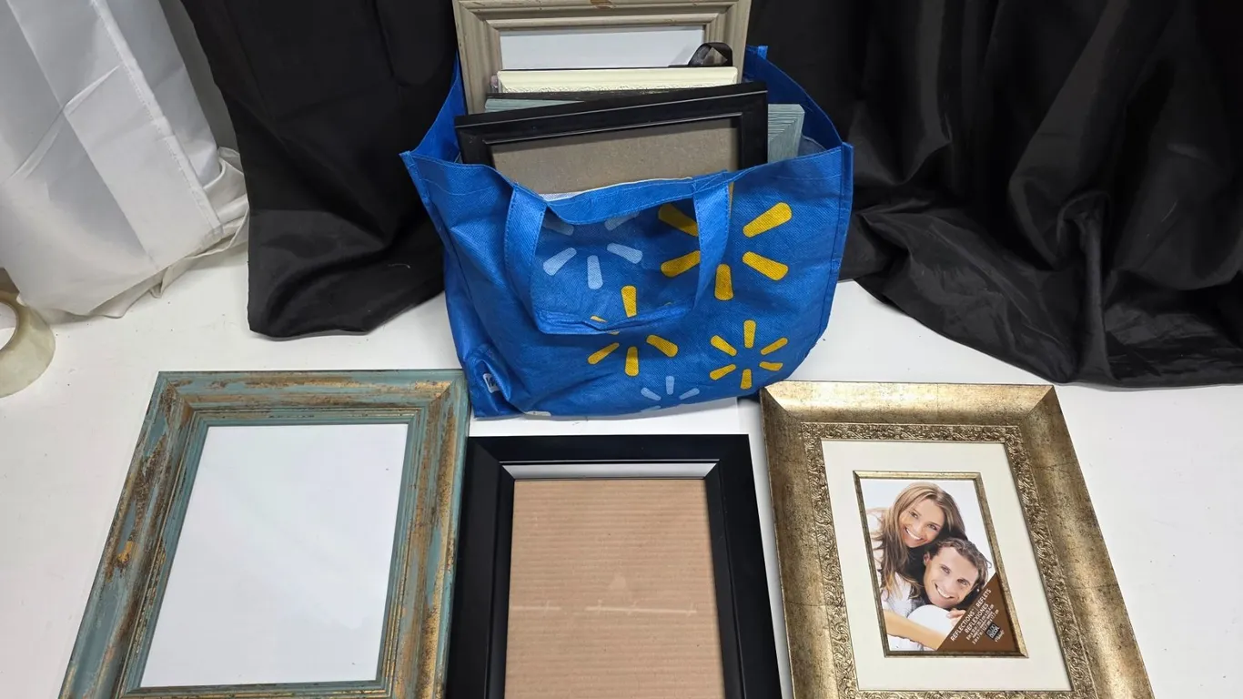 (11) Wooden Picture Frames