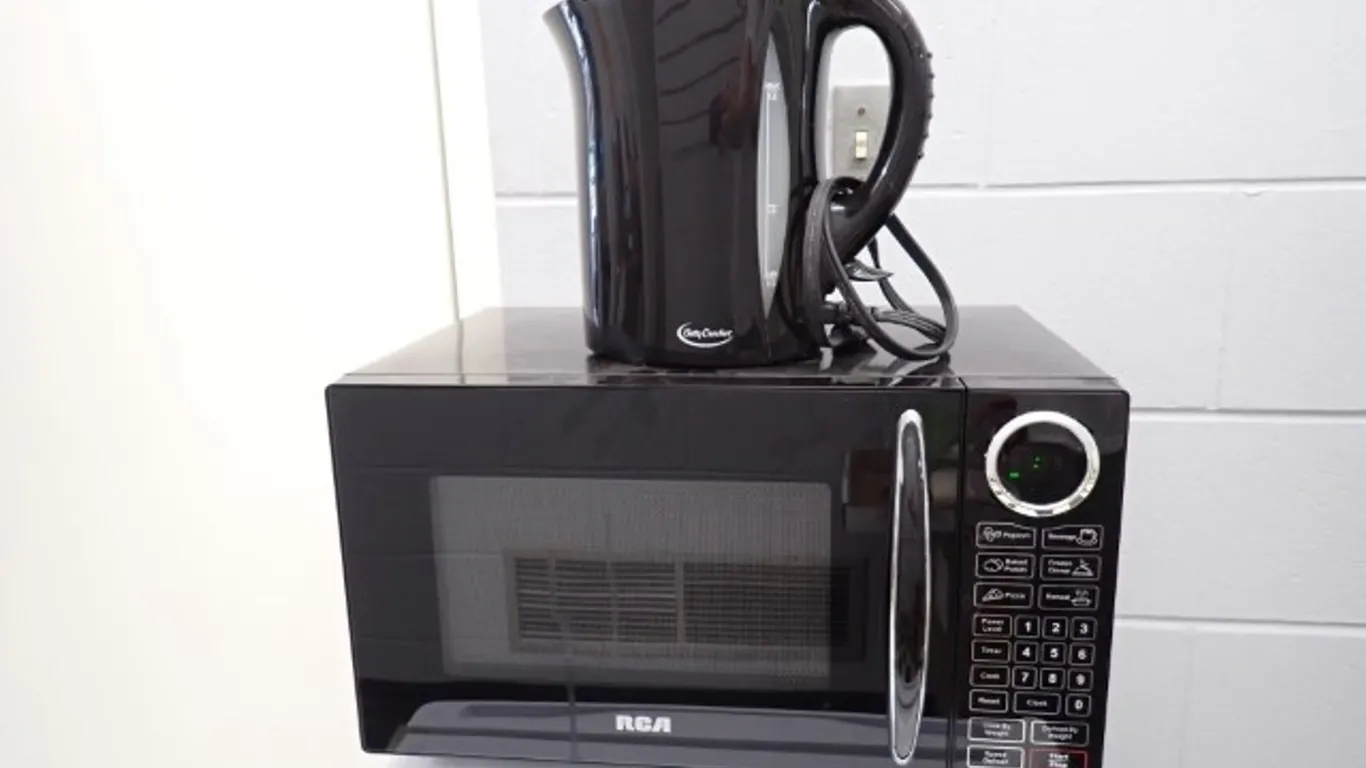 RCA Microwave & Electric Kettle