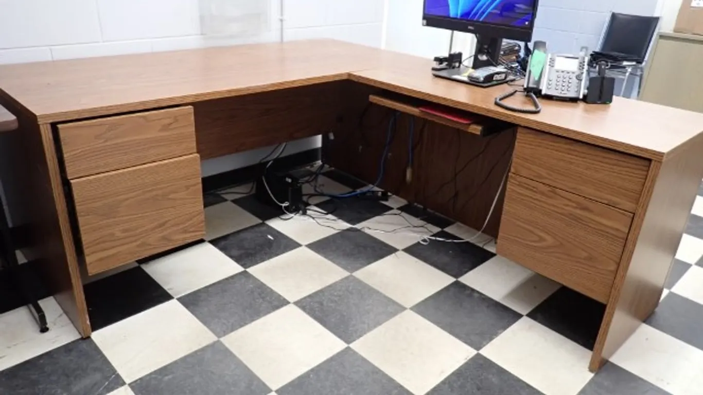 L-Shaped Desk/Work Station
