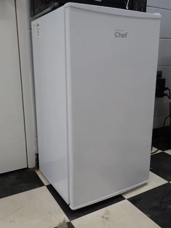 Master Chef Compact Fridge
