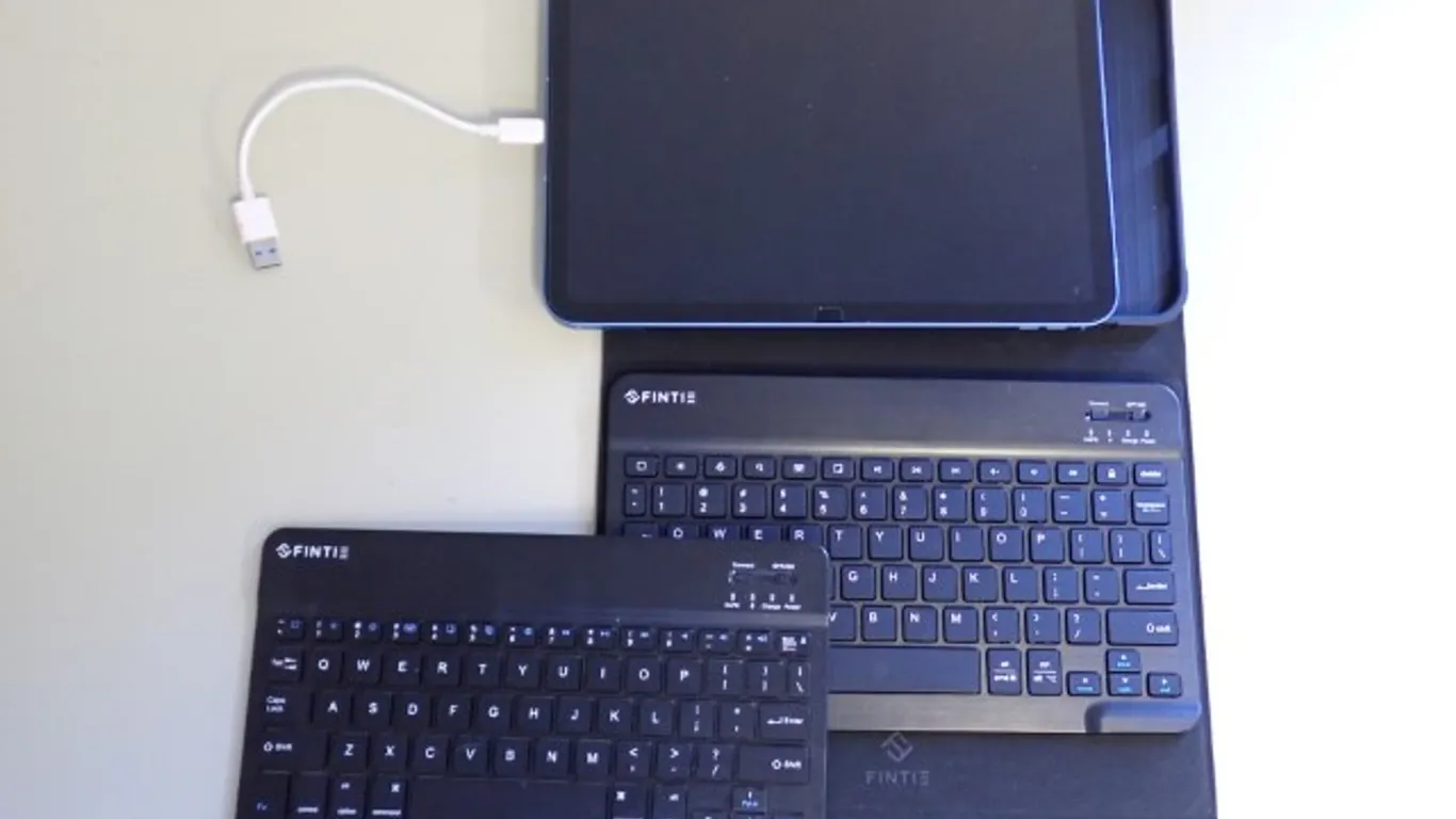 Apple iPad 10 With Keyboards & Protective Case