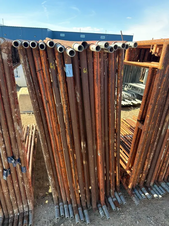16 Steel Masonry Scaffold Frames – 5ft wide