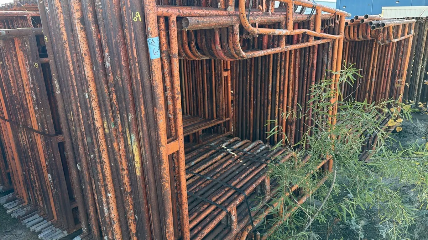 44 Steel Masonry Scaffold Frames – 5ft wide